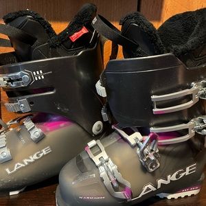 Lange Women’s  Ski boot SX80, size 23.5/6.5 , NWT, gray with pink details.